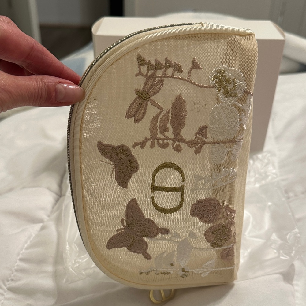 NEW! Dior Cream and Gold Floral Pouch - Picture 4 of 10